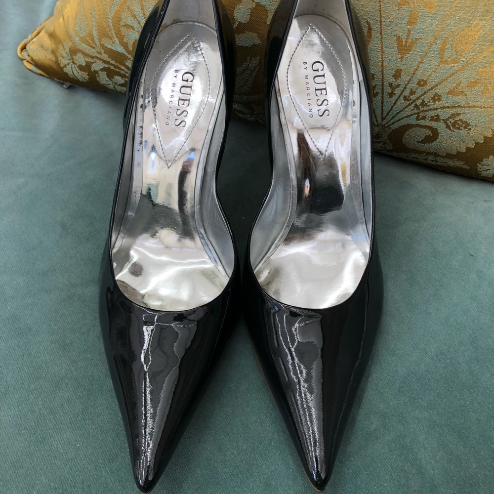 Black Guess Patent Leather Pumps